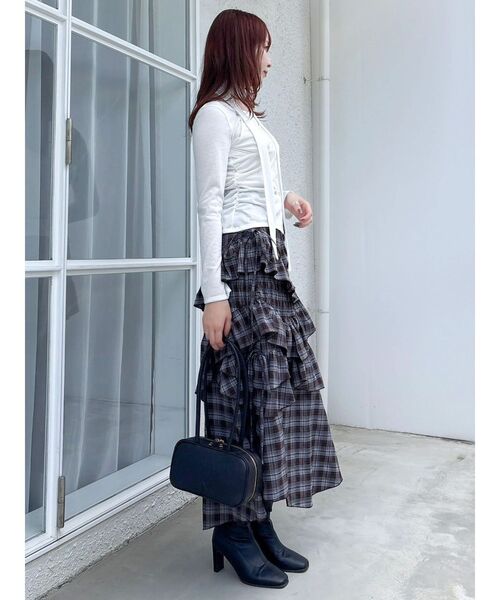 dazzlin(ダズリン)の「ランダムフリルギャザースカート(スカート・レディース・オフホワイト/ブラック/その他1・SMALL/MEDIUM)」の6枚目の写真