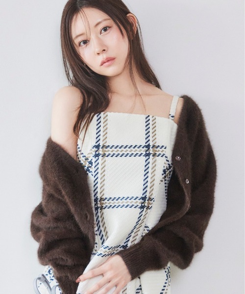 SNIDEL（スナイデル）の「フォックスファーショートカーディガン（カーディガン/ボレロ・レディース・ダークブラウン/ピンク/クリーム・F）」の5枚目の写真