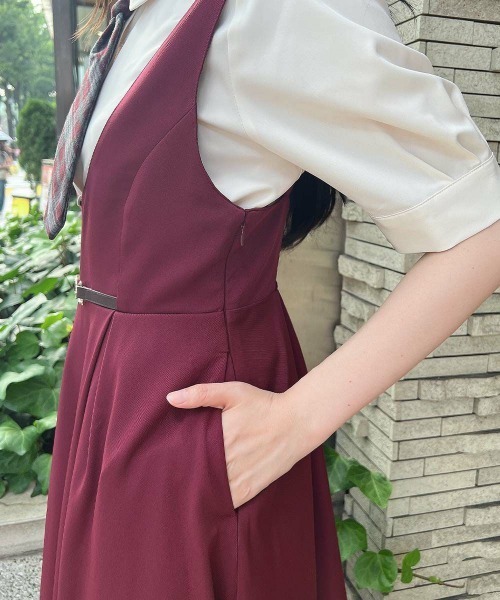 F i.n.t(フィント)の「チェーンビット使いディープVネックジャンパースカート/fint フィント(ジャンパースカート・レディース・ブラウン/ボルドー/グレー・FREE)」の7枚目の写真