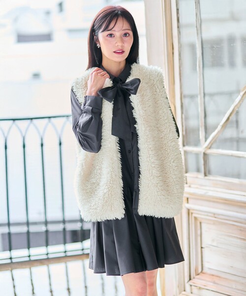 Feroux（フェルゥ）の「プードルファー ジレ（ベスト・レディース・アイボリー系/ベージュ系・F）」の3枚目の写真