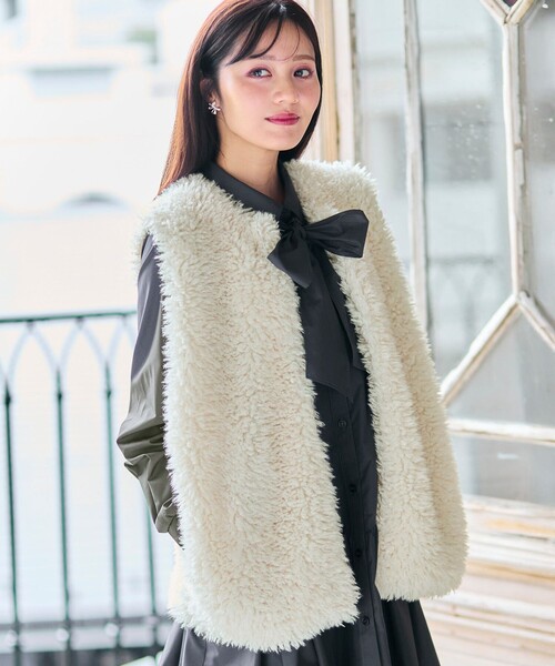 Feroux（フェルゥ）の「プードルファー ジレ（ベスト・レディース・アイボリー系/ベージュ系・F）」の4枚目の写真