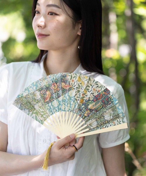 セール】ウィリアムモリス柄 木製 洋柄 紙扇子 タッセル付（扇子
