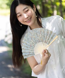 Jubilee（ジュビリー）の「ウィリアムモリス柄 木製 洋柄 紙扇子 タッセル付（扇子/うちわ）」