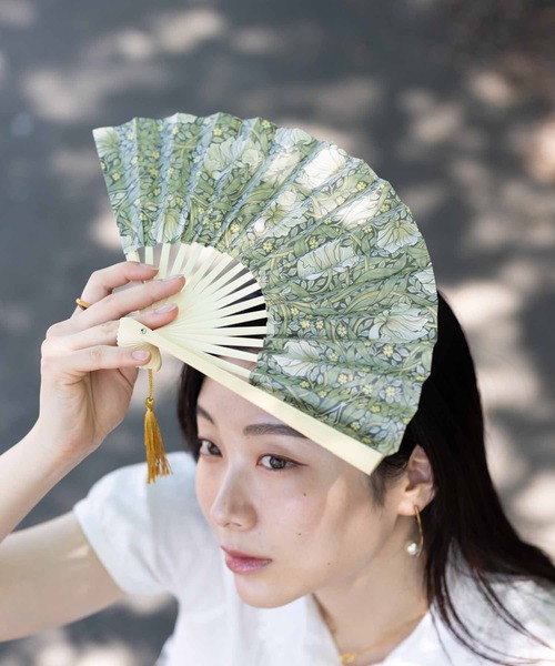 セール】ウィリアムモリス柄 木製 洋柄 紙扇子 タッセル付（扇子