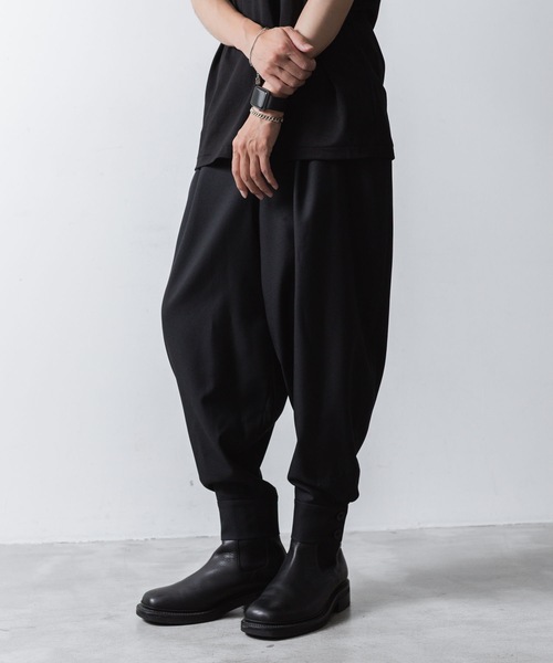 ato(アトウ)の「RECYCLE POLYESTER CUFFS PANTS(その他パンツ・メンズ・ブラック/トップグレー/ベージュ・44/48/46)」の1枚目の写真