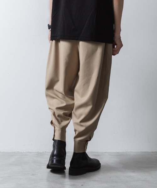 ato(アトウ)の「RECYCLE POLYESTER CUFFS PANTS(その他パンツ・メンズ・ブラック/トップグレー/ベージュ・44/48/46)」の19枚目の写真