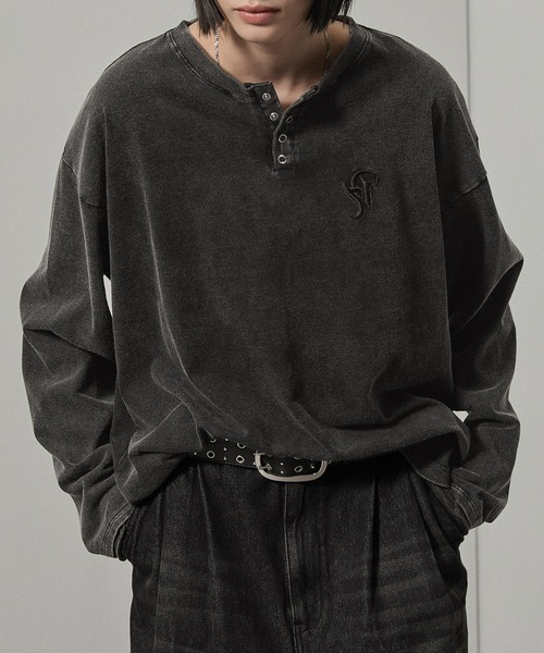 Alfred Alex（アルフレッドアレックス）の「【Alfred Alex】ヴィンテージライクパウダーブリーチ加工ワンポイント刺繍ヘンリーネックロンT（Tシャツ/カットソー・メンズ・チャコール/ワインレッド/グレイッシュブルー/ブラック・M/L）」の15枚目の写真