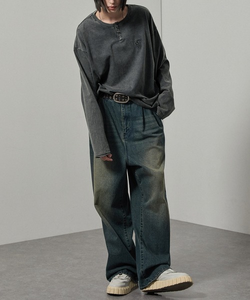 Alfred Alex（アルフレッドアレックス）の「【Alfred Alex】ヴィンテージライクパウダーブリーチ加工ワンポイント刺繍ヘンリーネックロンT（Tシャツ/カットソー・メンズ・チャコール/ワインレッド/グレイッシュブルー/ブラック・M/L）」の20枚目の写真