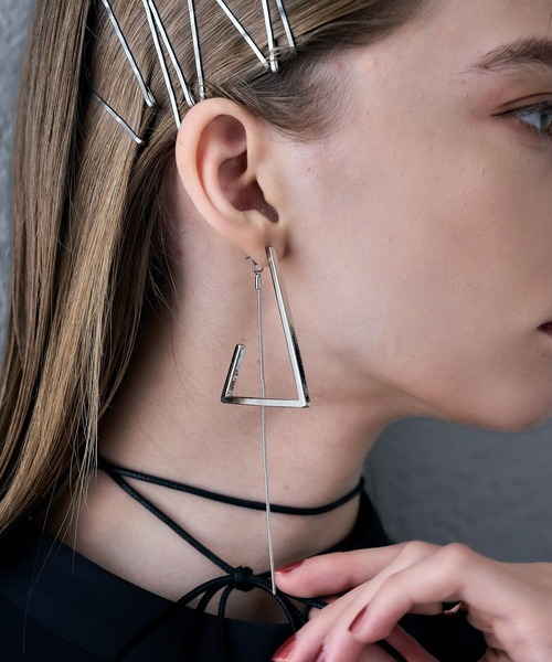 HARE（ハレ）の「サンカクフープピアス(HARE)（ピアス（両耳用）・レディース・シルバー/ゴールド・FREE）」の2枚目の写真