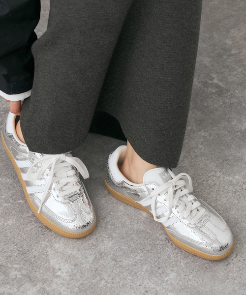 Spick & Span(スピックアンドスパン)の「adidas / アディダス SAMBA OG W(スニーカー・レディース・シルバー・24.5cm/24cm/23.5cm/23cm)」の3枚目の写真