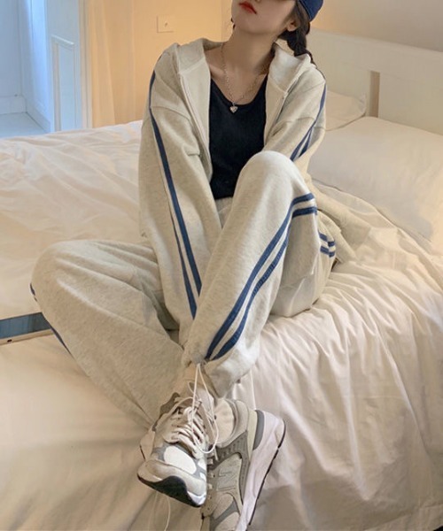 SHEPP(シープ)の「サイドラインZIPパーカー×サイドラインパンツ セットアップ(ジャージ・レディース・ブラック/グレー・F)」の15枚目の写真