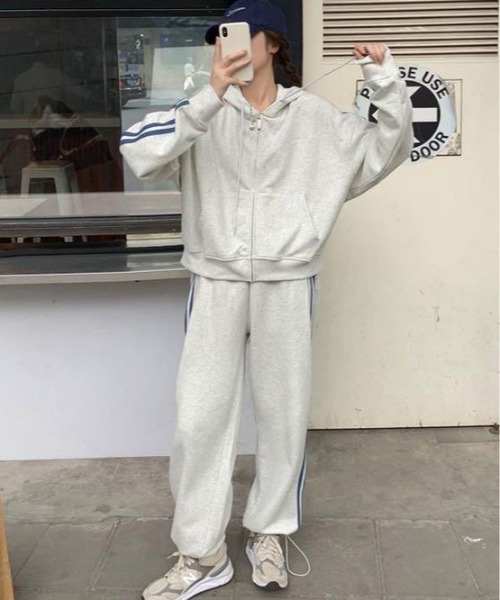 SHEPP(シープ)の「サイドラインZIPパーカー×サイドラインパンツ セットアップ(ジャージ・レディース・ブラック/グレー・F)」の14枚目の写真