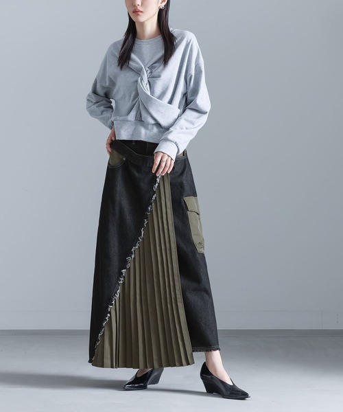 kOhAKU(コハク)の「異素材プリーツ×デニムスカート(デニムスカート・レディース・ブルー/ブラック・2/1)」の3枚目の写真