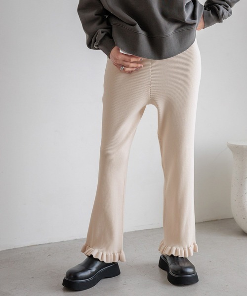 LOWRYS FARM（ローリーズファーム）の「スソフリルニットパンツ　580830（その他パンツ・レディース・ブラック/アイボリー/ブラウン・FREE）」の2枚目の写真