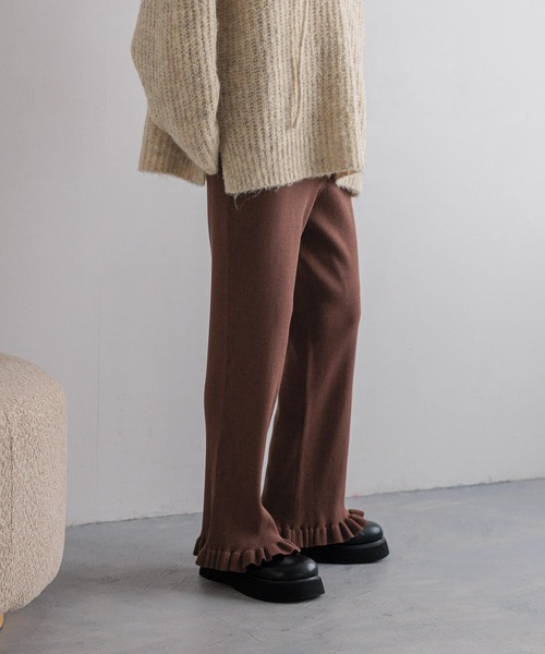 LOWRYS FARM（ローリーズファーム）の「スソフリルニットパンツ　580830（その他パンツ・レディース・ブラック/アイボリー/ブラウン・FREE）」の5枚目の写真