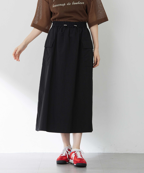 Petit Honfleur（プチオンフルール）の「ポケットロングスカート【撥水・通年素材・ウエストゴム】（スカート・レディース・ブラック/カーキ・M/L）」の2枚目の写真