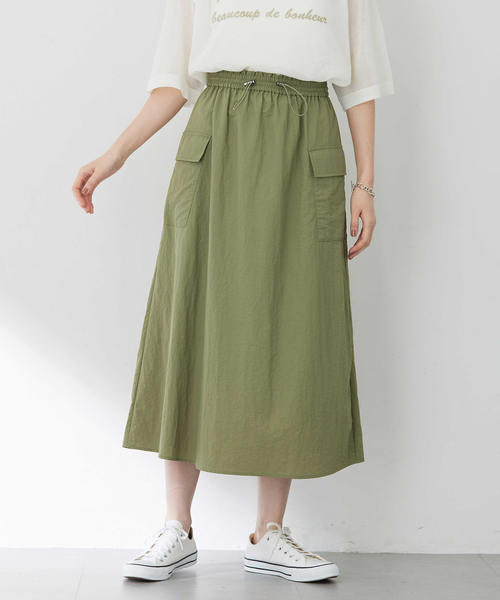 Petit Honfleur（プチオンフルール）の「ポケットロングスカート【撥水・通年素材・ウエストゴム】（スカート・レディース・ブラック/カーキ・M/L）」の3枚目の写真