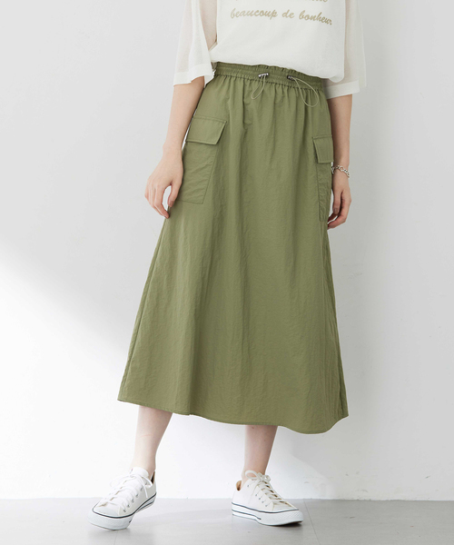 Petit Honfleur（プチオンフルール）の「ポケットロングスカート【撥水・通年素材・ウエストゴム】（スカート・レディース・ブラック/カーキ・M/L）」の4枚目の写真