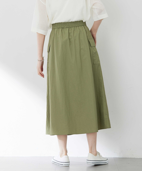 Petit Honfleur（プチオンフルール）の「ポケットロングスカート【撥水・通年素材・ウエストゴム】（スカート・レディース・ブラック/カーキ・M/L）」の6枚目の写真