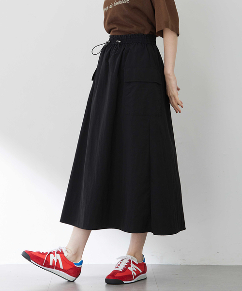 Petit Honfleur（プチオンフルール）の「ポケットロングスカート【撥水・通年素材・ウエストゴム】（スカート・レディース・ブラック/カーキ・M/L）」の7枚目の写真