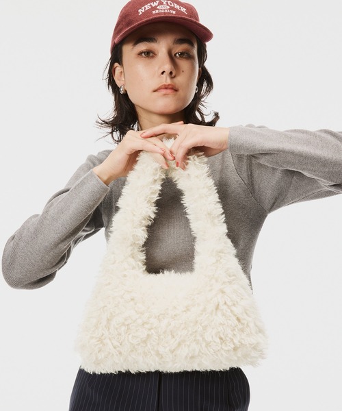 coca(coca)(コカ)の「プードルファーバッグ(ハンドバッグ・レディース・アイボリー/ブラック・ONE SIZE)」の5枚目の写真