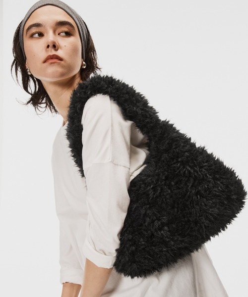 coca(coca)(コカ)の「プードルファーバッグ(ハンドバッグ・レディース・アイボリー/ブラック・ONE SIZE)」の11枚目の写真