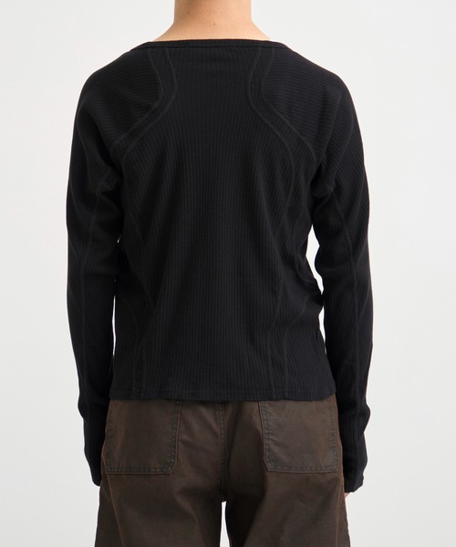 NVRFRGT（ネヴァーフォーゲット）の「別注 HENLEY PANELED SWEATER（Tシャツ/カットソー・メンズ・ダークグレー/ブラック・1/2/3）」の18枚目の写真