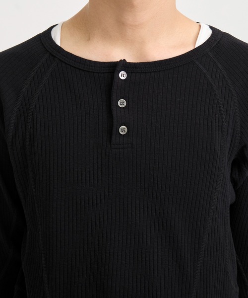 NVRFRGT（ネヴァーフォーゲット）の「別注 HENLEY PANELED SWEATER（Tシャツ/カットソー・メンズ・ダークグレー/ブラック・1/2/3）」の14枚目の写真
