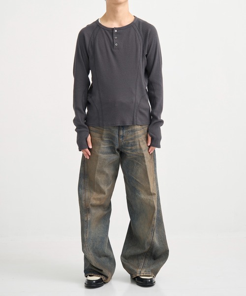 NVRFRGT（ネヴァーフォーゲット）の「別注 HENLEY PANELED SWEATER（Tシャツ/カットソー・メンズ・ダークグレー/ブラック・1/2/3）」の17枚目の写真