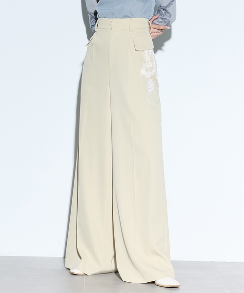 MURRAL(ミューラル)の「【MURRAL/ミューラル】Patchwork embroidered slacks/パッチワークエンブロイダードスラックス(スラックス・レディース・カーキ/ベージュ・2/1)」の1枚目の写真