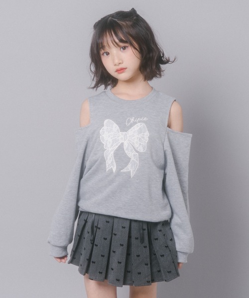 URBAN CHERRY(アーバンチェリー)の「【CHIPIE/シピ】レースリボン刺繍カットショルダートレーナー(スウェット・キッズ・ブラック/ホワイト/グレー・150cm/140cm/110cm/130cm/120cm)」の3枚目の写真