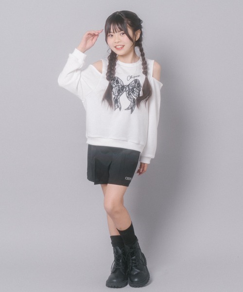 URBAN CHERRY(アーバンチェリー)の「【CHIPIE/シピ】レースリボン刺繍カットショルダートレーナー(スウェット・キッズ・ブラック/ホワイト/グレー・150cm/140cm/110cm/130cm/120cm)」の20枚目の写真