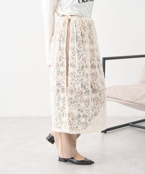 earth music&ecology（アースミュージックアンドエコロジー）の「モールレースラップスカート（スカート・レディース・アイボリー/ブラック・FREE）」の5枚目の写真