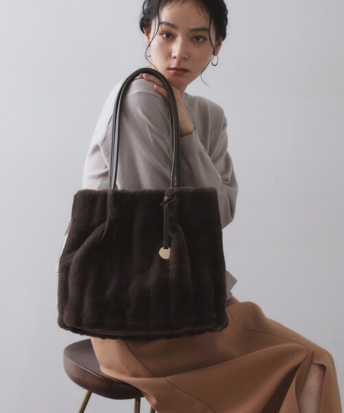 セール】【A4サイズ対応／マチ付き】ストライプフェイクファートート