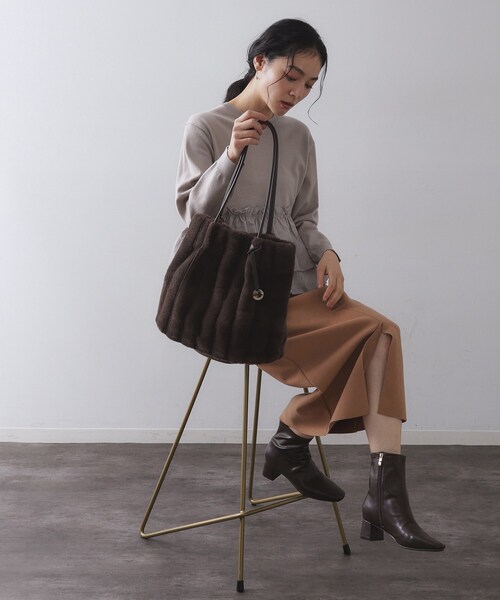 OPAQUE.CLIP(オペークドットクリップ)の「【A4サイズ対応/マチ付き】ストライプフェイクファートートバッグ(トートバッグ・レディース・グレー/チャコールグレー/アイボリー/ブラック/ブラウン系その他/ベージュ/ブラウン系8・00)」の18枚目の写真