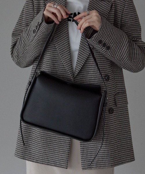 POUTOJOURU（ポートジュール）の「【ポートジュール】かぶせホーボーバッグ　ワンショルダー　軽量（ショルダーバッグ・レディース・ブラック/ブラウン/グレー・FREE）」の2枚目の写真