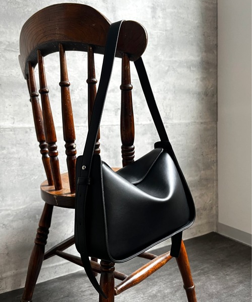 POUTOJOURU（ポートジュール）の「【ポートジュール】かぶせホーボーバッグ　ワンショルダー　軽量（ショルダーバッグ・レディース・ブラック/ブラウン/グレー・FREE）」の8枚目の写真