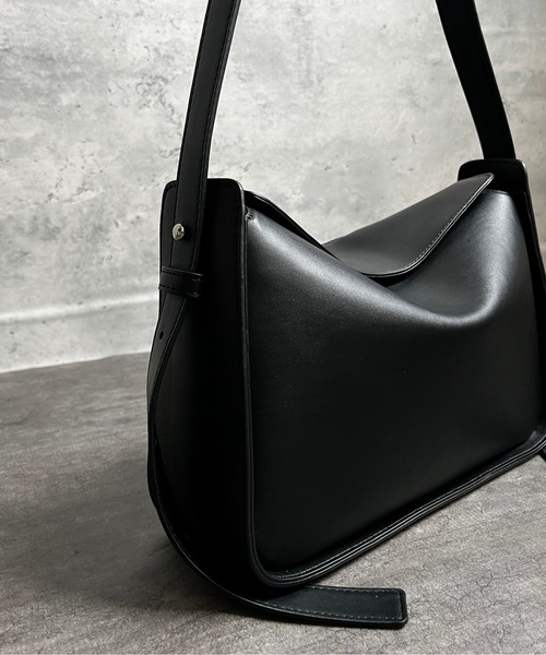 POUTOJOURU（ポートジュール）の「【ポートジュール】かぶせホーボーバッグ　ワンショルダー　軽量（ショルダーバッグ・レディース・ブラック/ブラウン/グレー・FREE）」の5枚目の写真