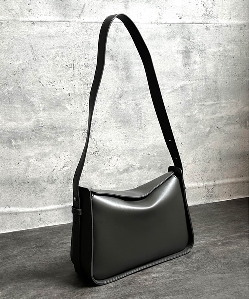 POUTOJOURU（ポートジュール）の「【ポートジュール】かぶせホーボーバッグ　ワンショルダー　軽量（ショルダーバッグ・レディース・ブラック/ブラウン/グレー・FREE）」の12枚目の写真