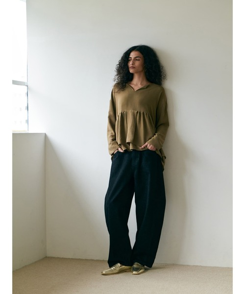 Brown&Street(ブラウンアンドストリート)の「落ち感キーネックペプラムトップス(シャツ/ブラウス・レディース・ブラック/オリーブ・FREE)」の11枚目の写真