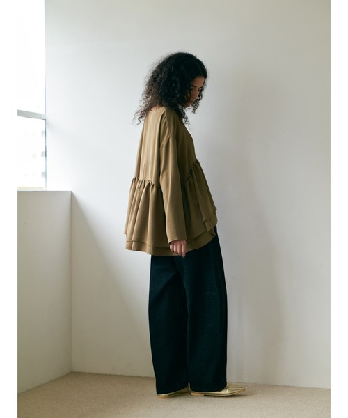 Brown&Street(ブラウンアンドストリート)の「落ち感キーネックペプラムトップス(シャツ/ブラウス・レディース・ブラック/オリーブ・FREE)」の13枚目の写真