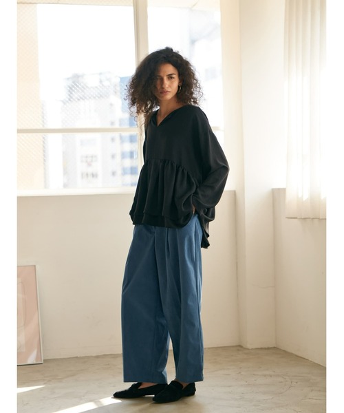Brown&Street(ブラウンアンドストリート)の「落ち感キーネックペプラムトップス(シャツ/ブラウス・レディース・ブラック/オリーブ・FREE)」の16枚目の写真