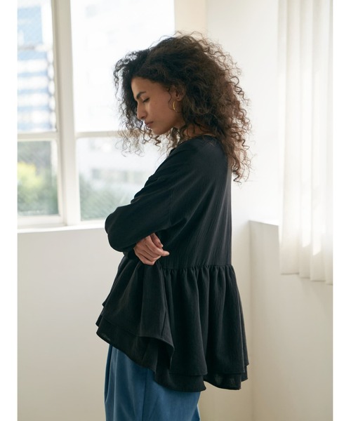 Brown&Street(ブラウンアンドストリート)の「落ち感キーネックペプラムトップス(シャツ/ブラウス・レディース・ブラック/オリーブ・FREE)」の19枚目の写真