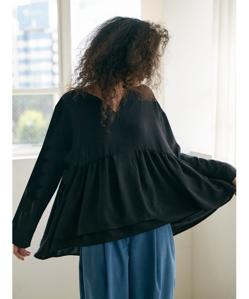 Brown&Street(ブラウンアンドストリート)の「落ち感キーネックペプラムトップス(シャツ/ブラウス・レディース・ブラック/オリーブ・FREE)」の20枚目の写真