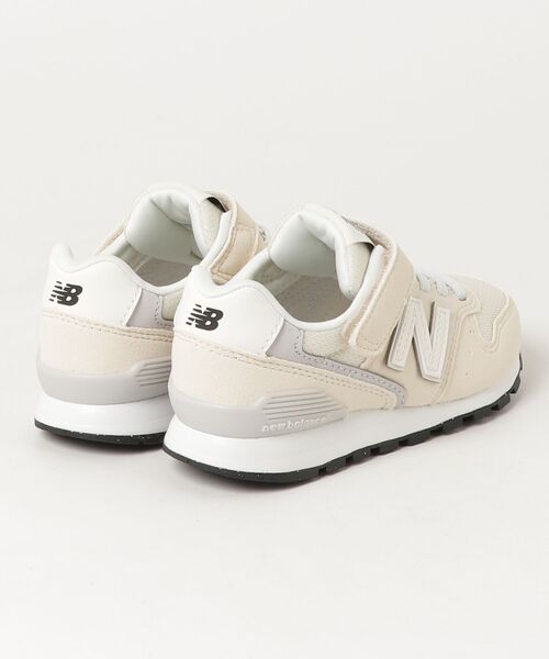 NEW BALANCE(ニューバランス)の「996 Bungee with Top Strap(スニーカー・キッズ・ブルー/レッド/ベージュ・17.5cm/19.0cm/19.5cm/20.0cm/22.0cm/22.5cm/23.0cm/23.5cm/24.0cm/24.5cm/25.0cm/18.0cm/18.5cm/20.5cm/21.0cm/21.5cm/17.0cm)」の7枚目の写真