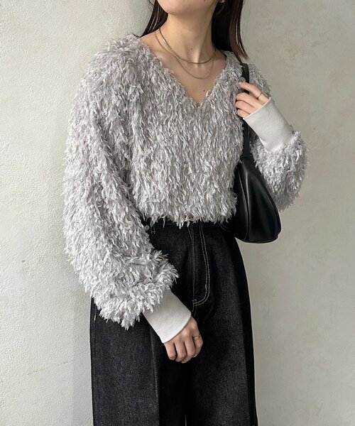 Thevon（ゼボン）の「フェザーVネックプルオーバー（ニット/セーター・レディース・アイボリー/ブラック/グレー・FREE）」の3枚目の写真