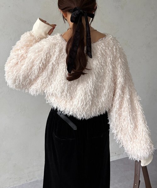 Thevon（ゼボン）の「フェザーVネックプルオーバー（ニット/セーター・レディース・アイボリー/ブラック/グレー・FREE）」の7枚目の写真