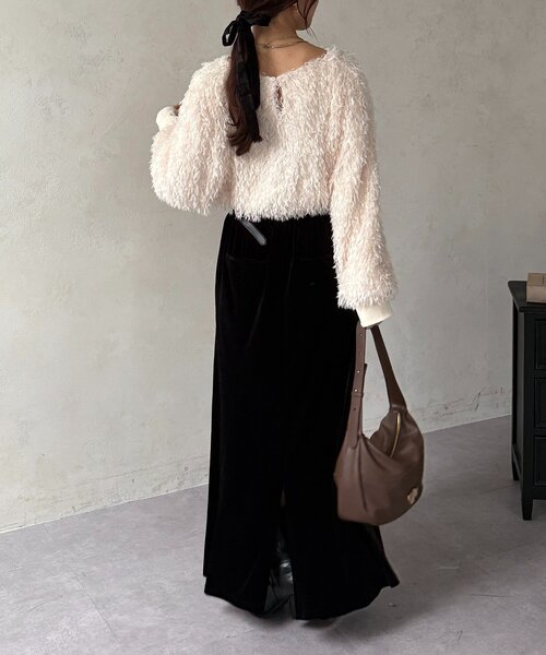 Thevon（ゼボン）の「フェザーVネックプルオーバー（ニット/セーター・レディース・アイボリー/ブラック/グレー・FREE）」の10枚目の写真