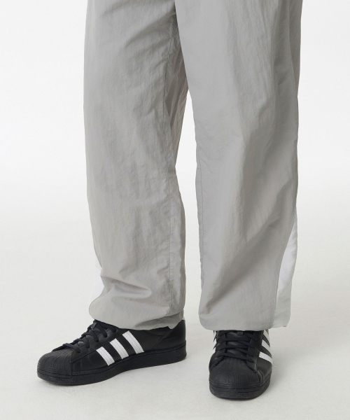 MUSINSA STANDARD（ムシンサスタンダード）の「ワイドレトロトラックパンツ[ライトグレー]（スウェットパンツ・メンズ・その他・SMALL/MEDIUM/LARGE/X-LARGE/XX-LARGE）」の8枚目の写真