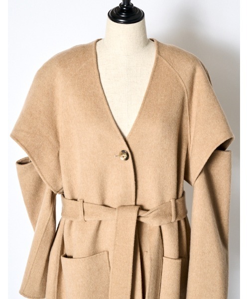RUMCHE(ラムシェ)の「Cutout Shoulder River Coat / カットアウトショルダーリバーコート(その他アウター・レディース・ブラック/ベージュ・FREE)」の18枚目の写真